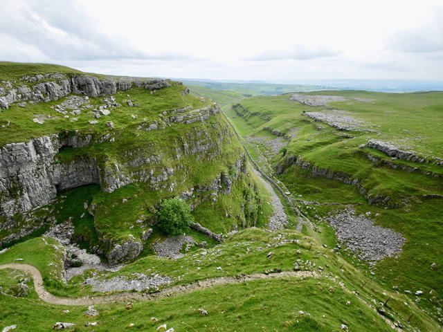 an image of a dry valley in the Yorkshire Dales