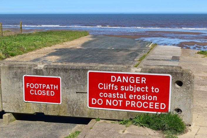 Road closed sign at Skipsea