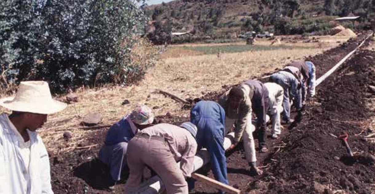 Gravity-fed water scheme in Hitosa