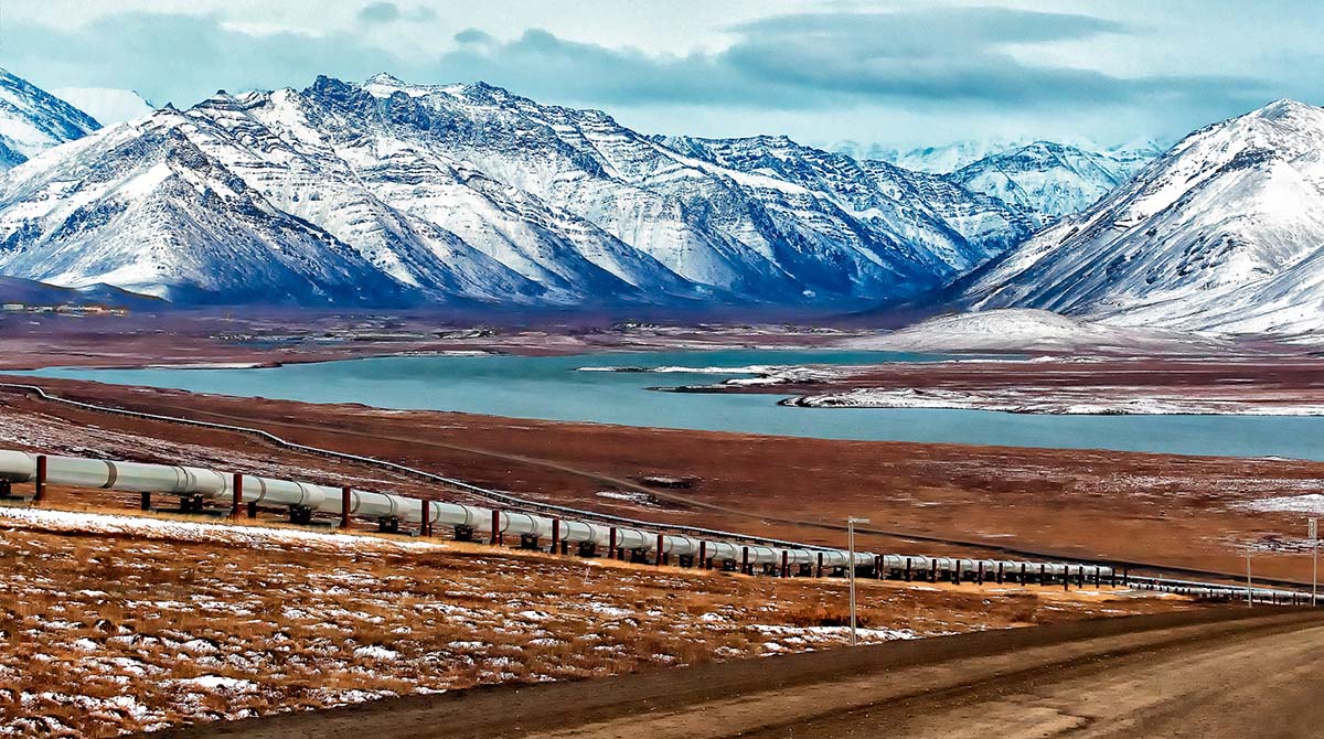 A road and oil pipeline on Alaska's North Slope